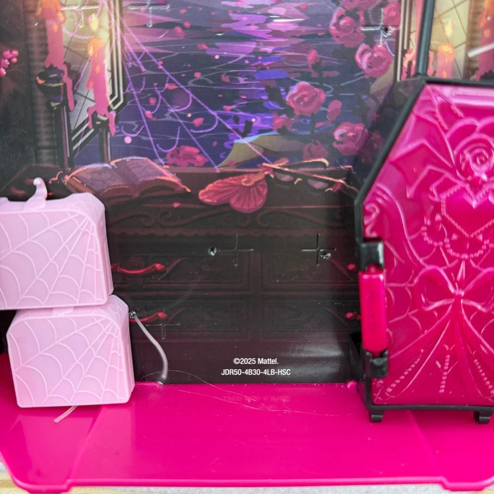 Monster High Draculaura Doll Travel Case Playset Pink Coffin Suitcase JDR50